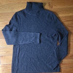 Luxurious Cashmere Turtleneck Sweater